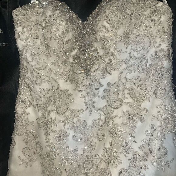 Essence of Australia Mermaid Wedding Gown style D2401 - Picture 3 of 16